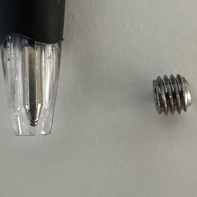 Primy pinolskrue til vægbeslag