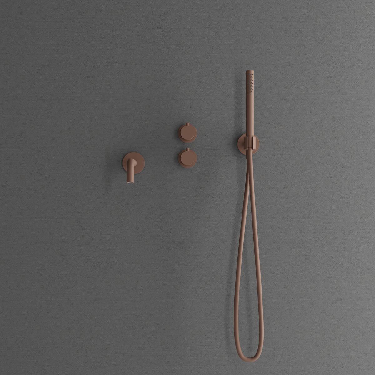 Primy Harmonized 4 komplet indbygningsbrusesæt m/håndbruser og kartud, Rust