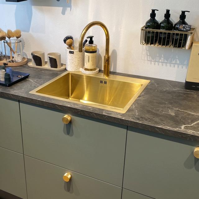 Kubus 540 Soft køkkenvask, PVD Messing